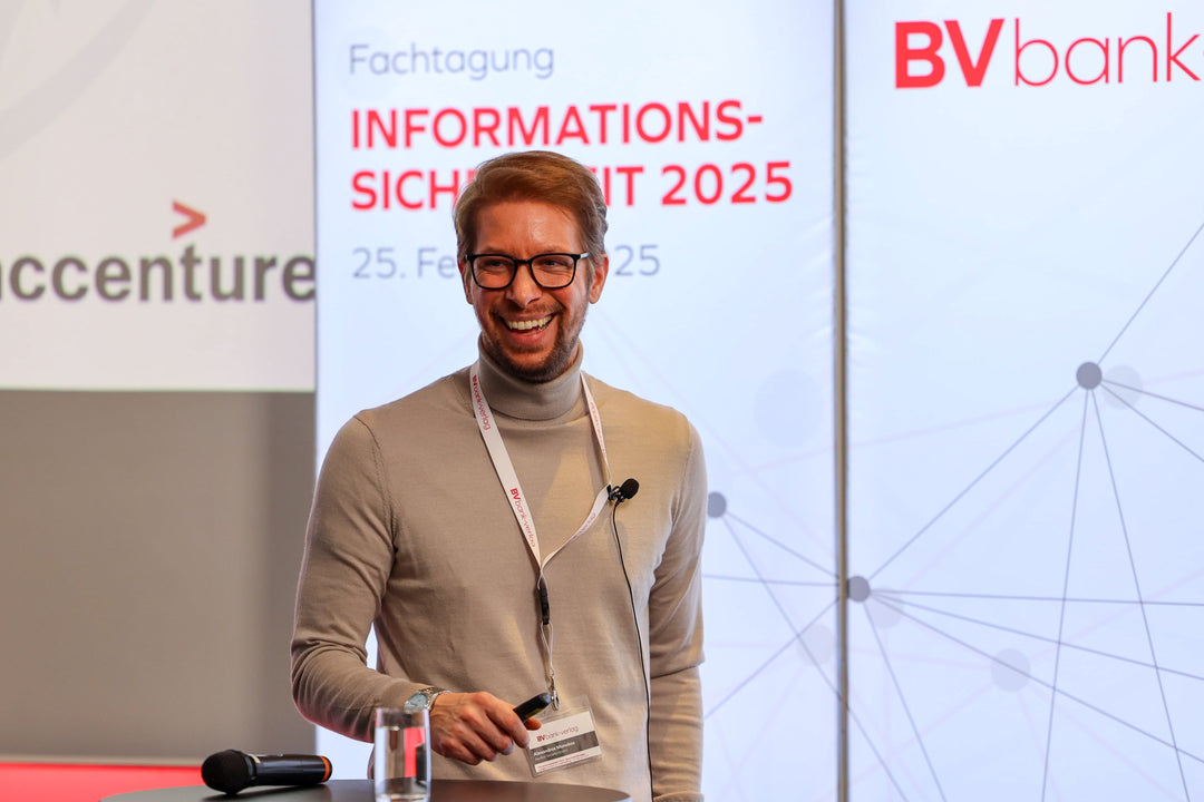 Im Gespräch mit dem Bank-Verlag erklärt Experte Alexandros Manakos, wie Unternehmen ihre digitale Resilienz praxisnah testen und dabei regulatorische Anforderungen wie DORA & NIS2 erfüllen können. 